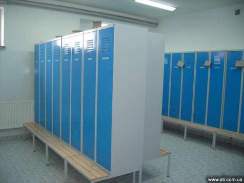 Габариты шкафчика в раздевалке. Преимущества и недостатки