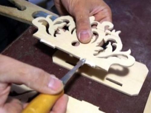 Как научиться вырезать по дереву лобзиком. Тонкости выпиливания лобзиком 03 Как научиться вырезать по дереву лобзиком. Тонкости выпиливания лобзиком 03
