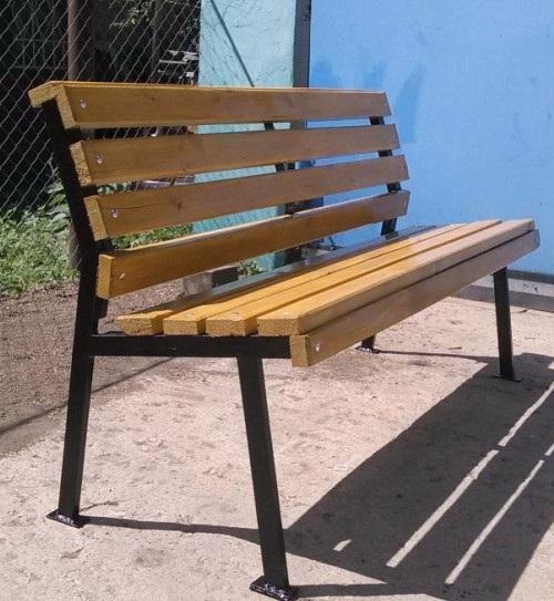 Скамейка из профиля своими руками. Сборка лавочки без спинки 02