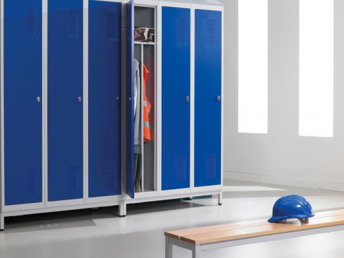 Шкафчик для раздевалки металлические. Преимущества и недостатки