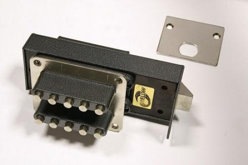 Как настроить кодовый замок на двери