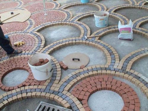 Способы укладки тротуарной плитки. Методика выбора схемы раскладки ФЭМ