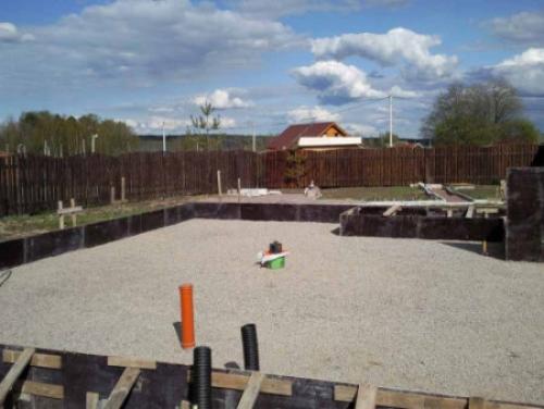 Сколько кубов бетона надо на фундамент 10х10. Количество бетона для плиточного фундамента