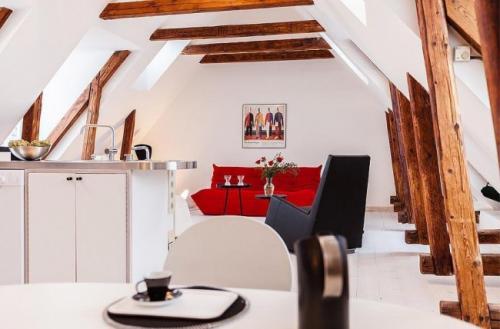 Чем покрасить деревянные балки на потолке. Дизайн с помощью потолочных балок