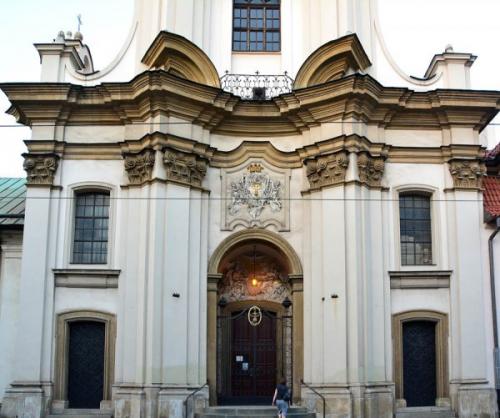 Интерьер обшивки дома и фронтона. Чем обшить фронтон дома