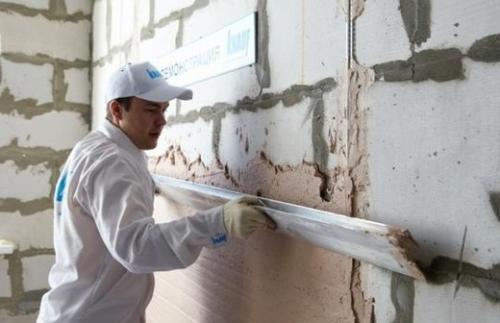 Штукатурка пеноблоков внутри. Штукатурка пеноблоков: необходимость и этапы работ