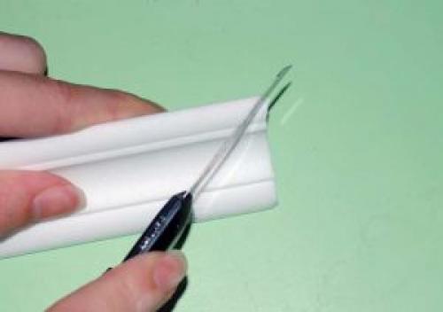 Плинтус потолочный чем резать. Виды потолочных и напольных плинтусов, выбор инструментов 16