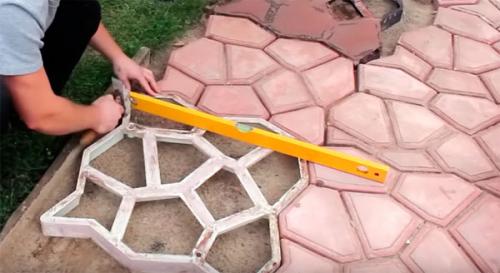 Формы своими руками для изготовления садовых дорожек. Садовая дорожка своими руками при помощи формы