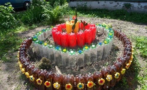 Клумбы из 5 литровых пластиковых бутылок. Дешево и сердито – делаем клумбы из бутылок