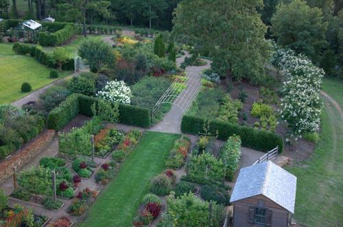 Как обустроить маленький дачный участок. Лучшие идеи для дачи — дизайнерские идеи для дачи и правила обустройства дачного участка 105 фото 26 Как обустроить маленький дачный участок. Лучшие идеи для дачи — дизайнерские идеи для дачи и правила обустройства дачного участка 105 фото 26