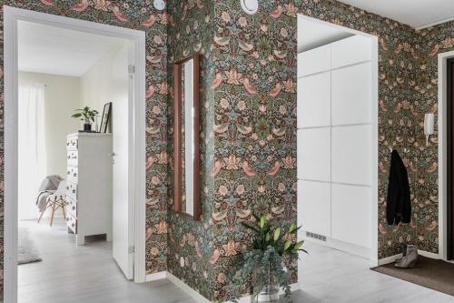 Отделка стен