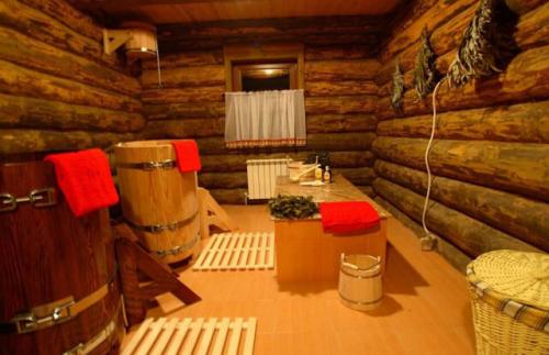 Мойка в бане дизайн. Деревянные элементы в интерьере моечного отделения 01 Мойка в бане дизайн. Деревянные элементы в интерьере моечного отделения 01