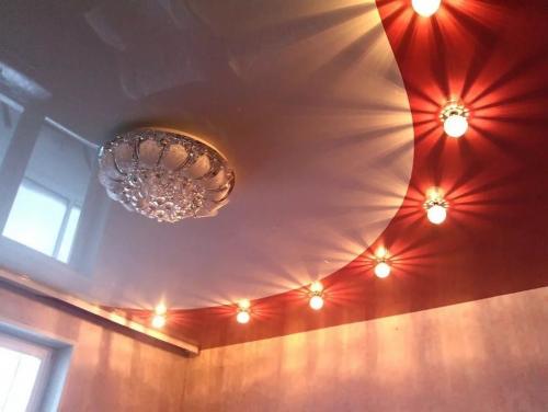 Как поменять галогеновую лампочку в подвесном потолке с кольцами. Как поменять лампочку в натяжном потолке