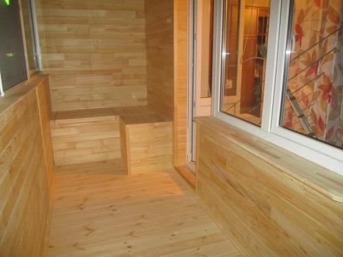 Материалы для отделки балкона внутри.  Универсальный обшивочный материал – вагонка