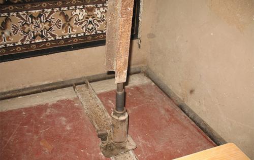 Как поднять крышу дома для увеличения высоты потолков. Процесс поднятия потолка кирпичного дома