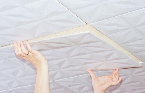 Как поклеить красиво потолочную плитку. Неровный потолок: варианты решения проблемы 01 Как поклеить красиво потолочную плитку. Неровный потолок: варианты решения проблемы 01