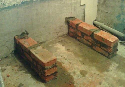 Как установить ванну если нет ножек. Установка на кирпичное основание