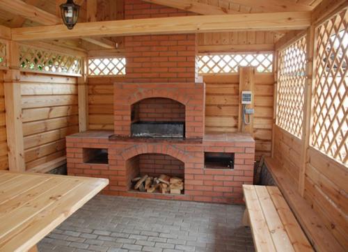 Деревянная беседка с мангалом. Особенности беседки с мангалом