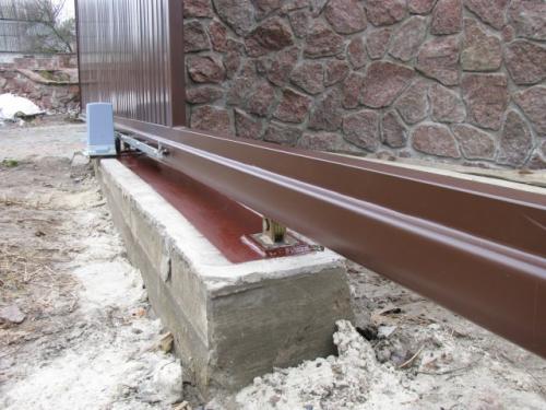 Фундамент под раздвижные ворота с отдельной калиткой. Фундамент для откатных ворот своими руками пошагово