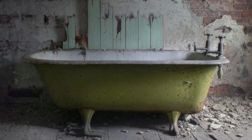 Как выполнить демонтаж старой ванной комнаты и санузла. Все о демонтаже ванны