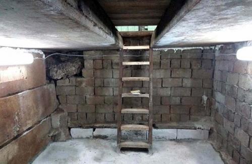 Утепление потолка в частном доме своими руками. Извечный вопрос – утеплять изнутри или снаружи