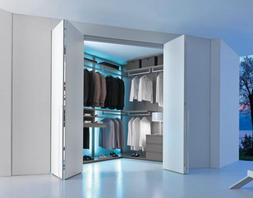 Треугольная гардеробная. Стоит ли выбирать угловую гардеробную: за и против