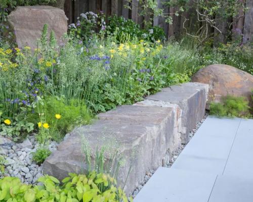 Какие дополнительные украшения можно добавить к скамейке. Скамейки в саду: 10 интересных идей, которые можно реализовать своими руками