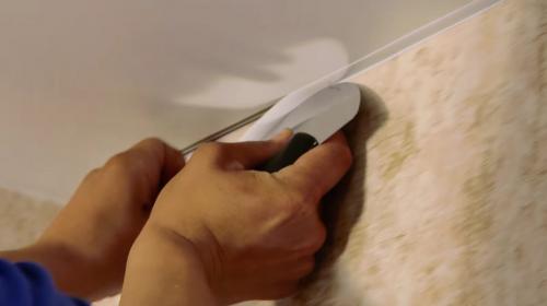 Декоративная вставка для натяжного потолка. Что такое лента маскировочная для натяжного потолка?