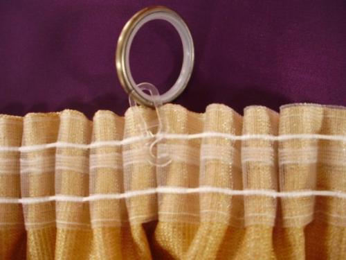 Как вешать шторы на крючки. Преимущества шторной ленты