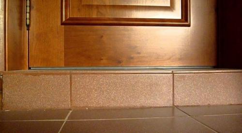 Резиновый порог для ванной. Простая инструкция, как самостоятельно сделать порог в ванной комнате