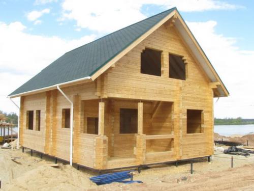 Какая технология строительства дома из профилированного бруса осенью считается наиболее эффективной. Строительство дома осенью