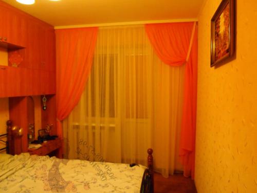 Как правильно вешать шторы на потолочный карниз. Как крепить шторы к потолочному карнизу 06