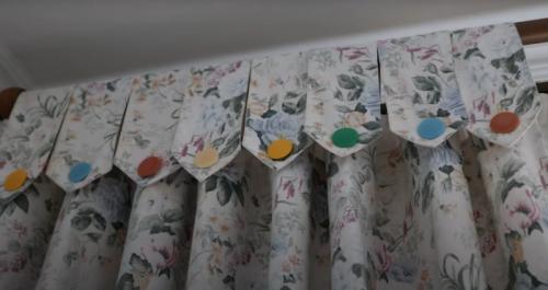 Как красиво повесить шторы на крючки. 5 любимый способов красиво повесить шторы