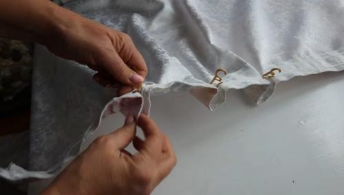 Как красиво повесить шторы на крючки. 5 любимый способов красиво повесить шторы