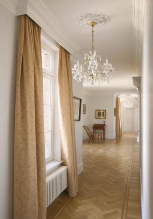 Как правильно вешать шторы на потолочный карниз. Как крепить шторы к потолочному карнизу 07