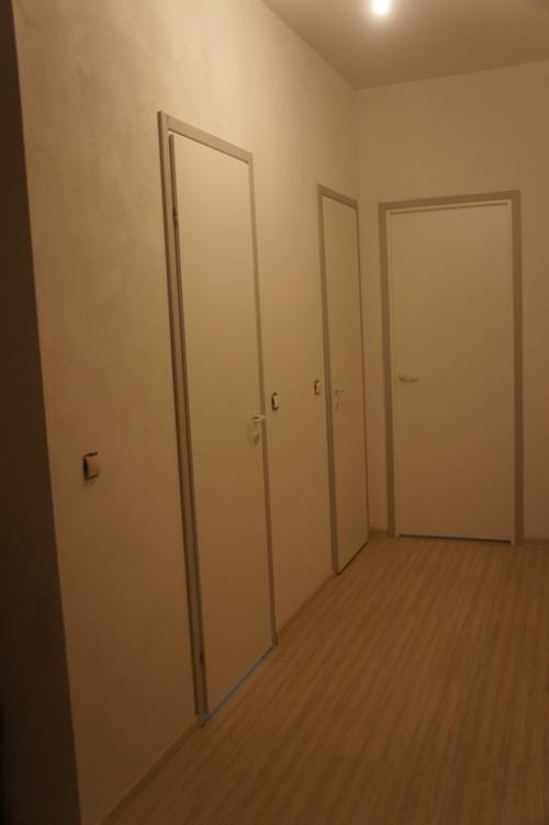 Можно ли использовать картон для защиты дверей, и как это сделать правильно. Переделка дверей своими руками