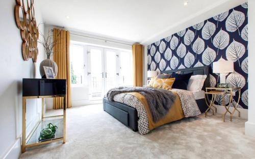 Как закрепить материалы для защиты на обоях. КРОВАТЬ У СТЕНЫ: КАК ЗАЩИТИТЬ ОБОИ ОТ ИСТИРАНИЯ