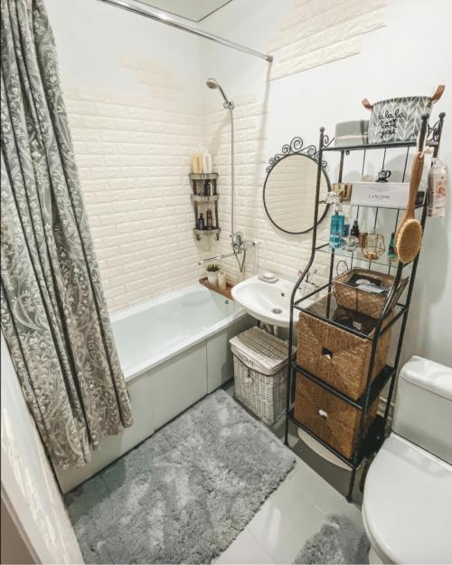 Визуальный шум на кухне. Когда дома вроде бы чисто, но что-то не так: 11 уловок по «нейтрализации» гладильной доски, губок, проводов и другого визуального шума