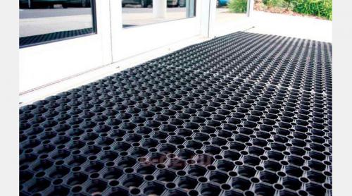 Почему защитное покрытие на поле обязательно при ремонте 02 Почему защитное покрытие на поле обязательно при ремонте 02