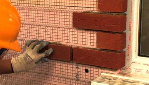 Чем утеплить дом снаружи недорого. Полимерные ячеистые утеплители