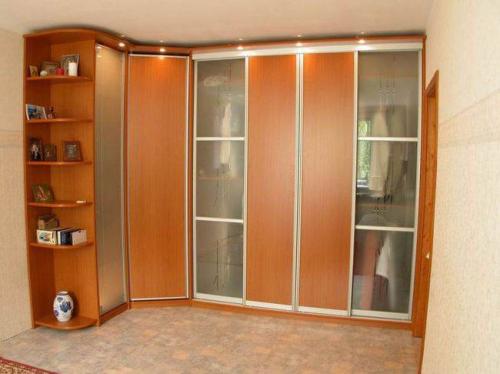 Угловой шкаф купе в гостиную. 40 идей углового шкафа-купе в гостиную 09