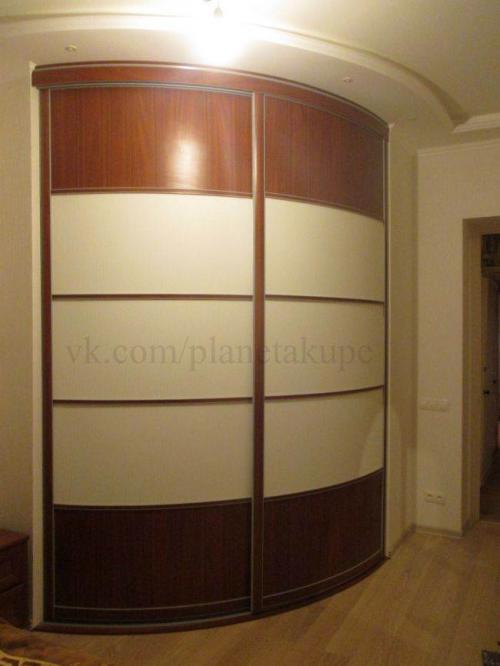 Угловой шкаф купе в гостиную. 40 идей углового шкафа-купе в гостиную 04