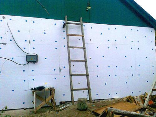 Утепление стен снаружи пенополистиролом своими руками. Плюсы и минусы использования пенополистирола 07