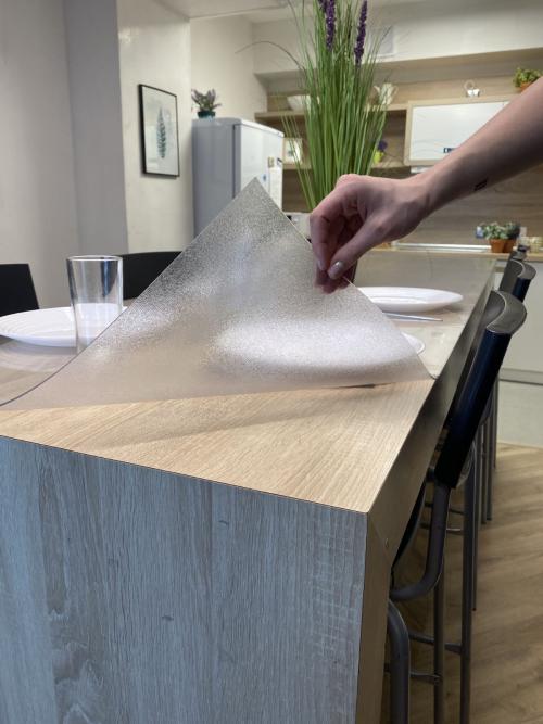 Как выбрать подходящую пленку для защиты мебели. Какую пленку выбрать: рифленую или глянцевую?