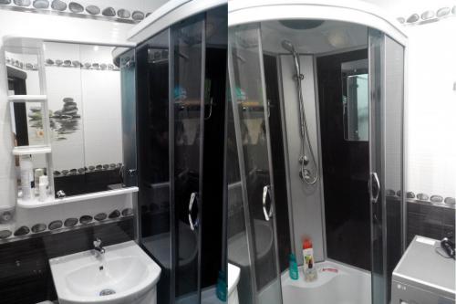 Дизайн ванной комнаты в хрущевке с душевой кабиной. Скругленные с высоким поддоном