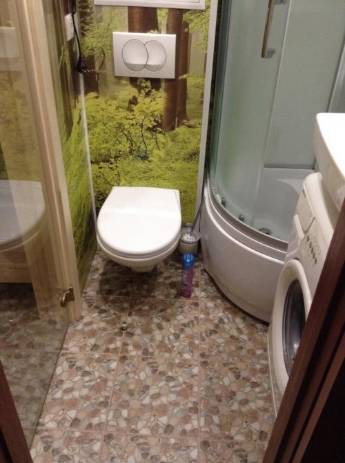 Дизайн ванной комнаты в хрущевке с душевой кабиной. Скругленные с высоким поддоном