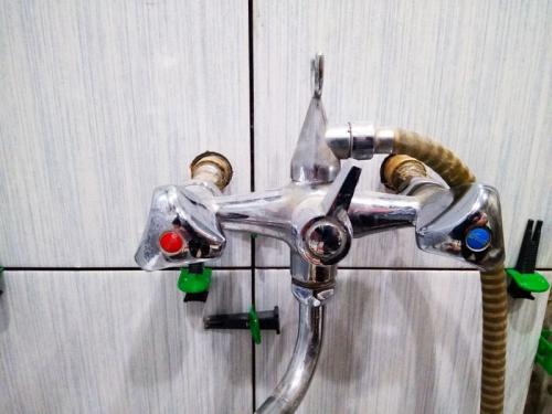 Ремонт в ванной в хрущевке. Бюджетный ремонт в хрущевке (част.  Санузел)