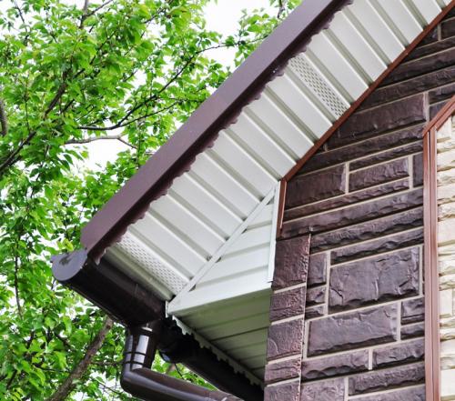 Облицовка крыши дома. Подшивка крыши — лучшие варианты подшивки свесов (карнизов) своими руками. Подробная инструкция с фото