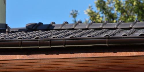 Облицовка крыши дома. Подшивка крыши — лучшие варианты подшивки свесов (карнизов) своими руками. Подробная инструкция с фото