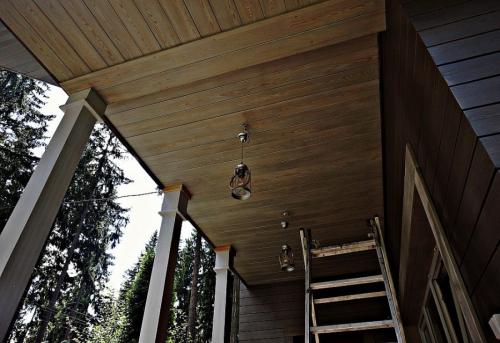 Облицовка крыши дома. Подшивка крыши — лучшие варианты подшивки свесов (карнизов) своими руками. Подробная инструкция с фото